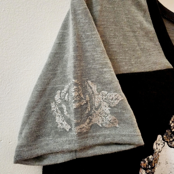 No Boundaries black and grey skull shirt with sequin rose decals size XXL - Picture 3 of 6